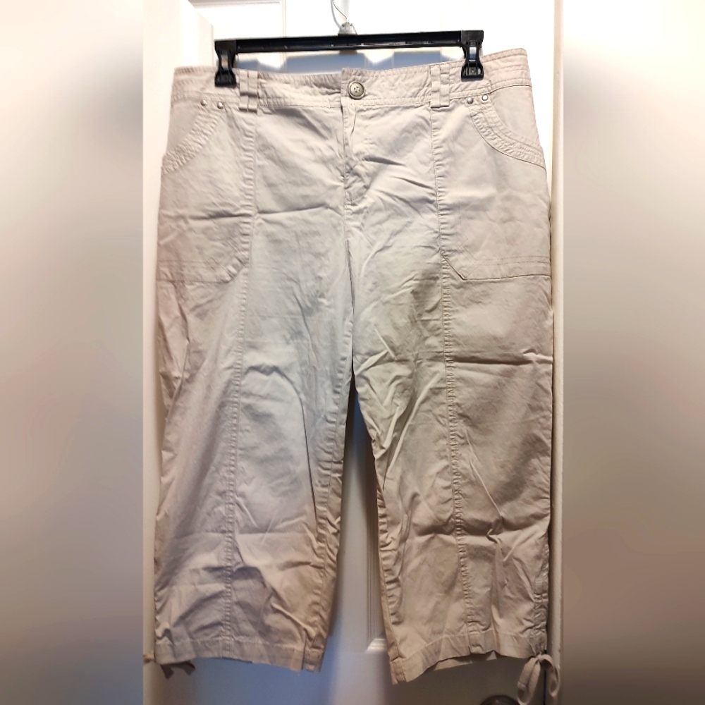 Avenue crop cotton spandex pants.